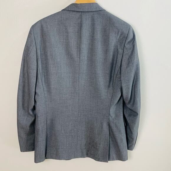 Elegant Men's Gray Suit - Picture 3 of 14